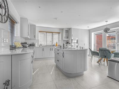 Kitchen / Breakfast Area